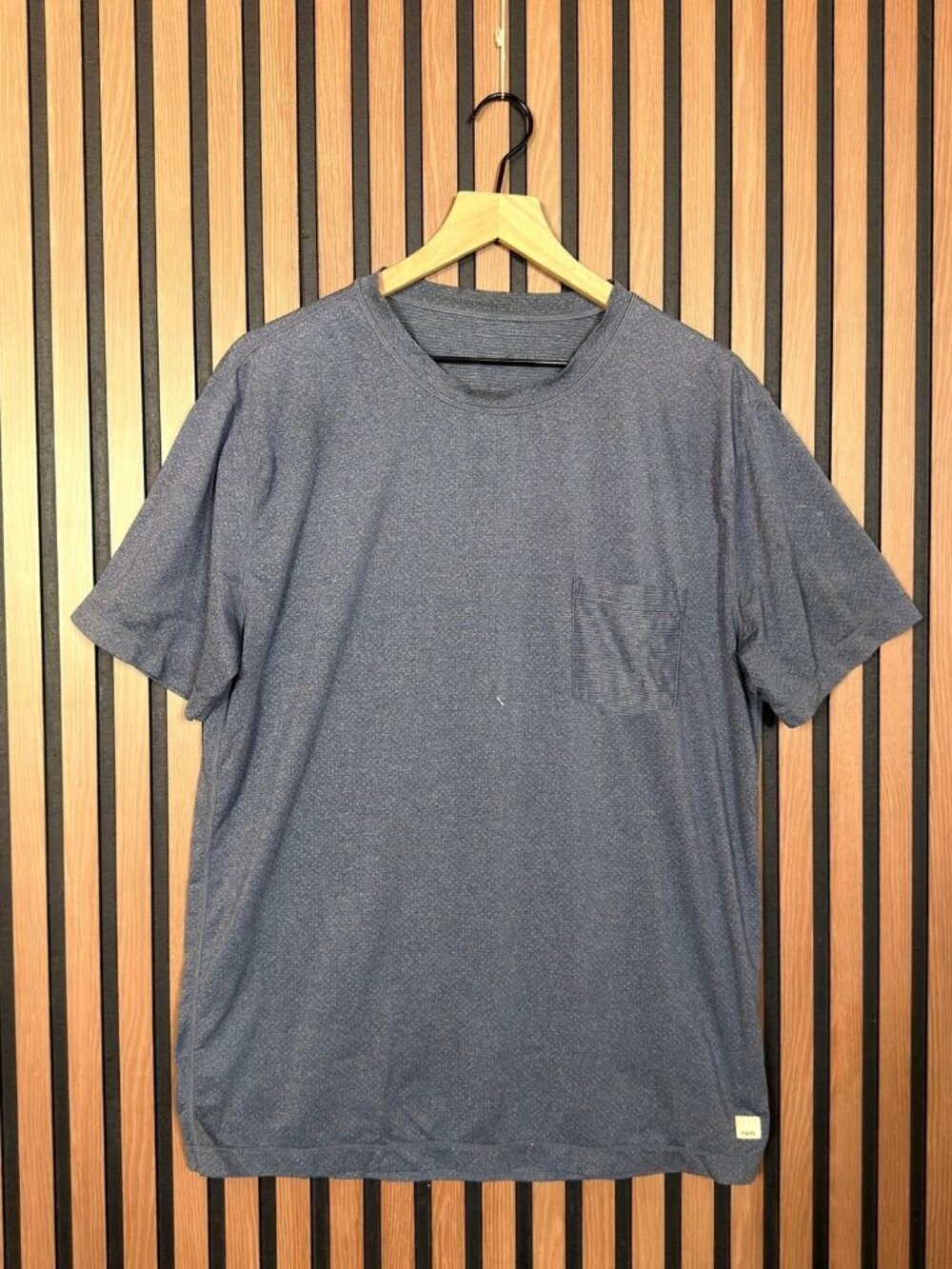 Vuori Shirt M / L Mens Blue Short Sleeve Casual Crewneck Front Pocket Athletic V